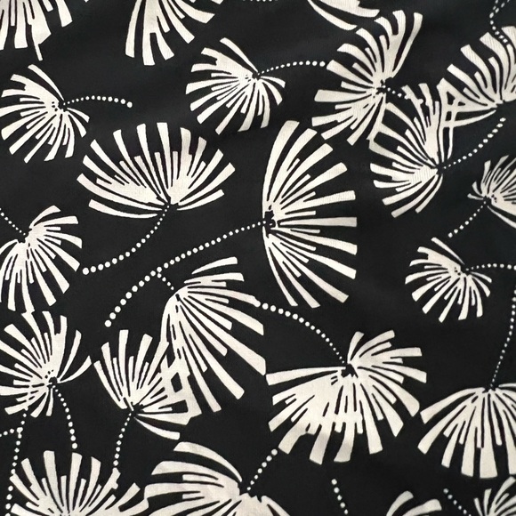 Apostrophe Stretch Size Small Black, And White Skirt - Picture 2 of 3